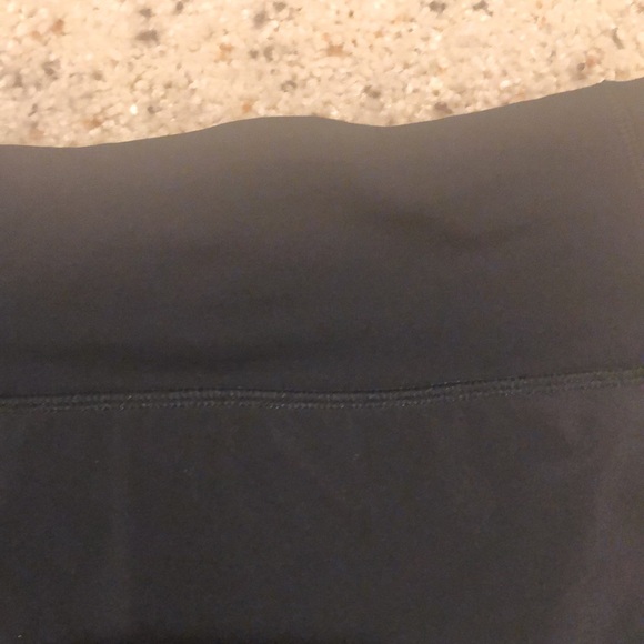 Lululemon Speed Up Low-Rise Lined Short 2.5” in Black Size 6 - Picture 5 of 10